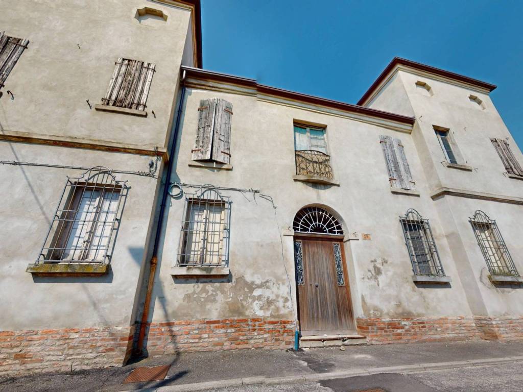 Palazzo / stabile a Bondeno in Via U. Gallini 11 - Foto 2