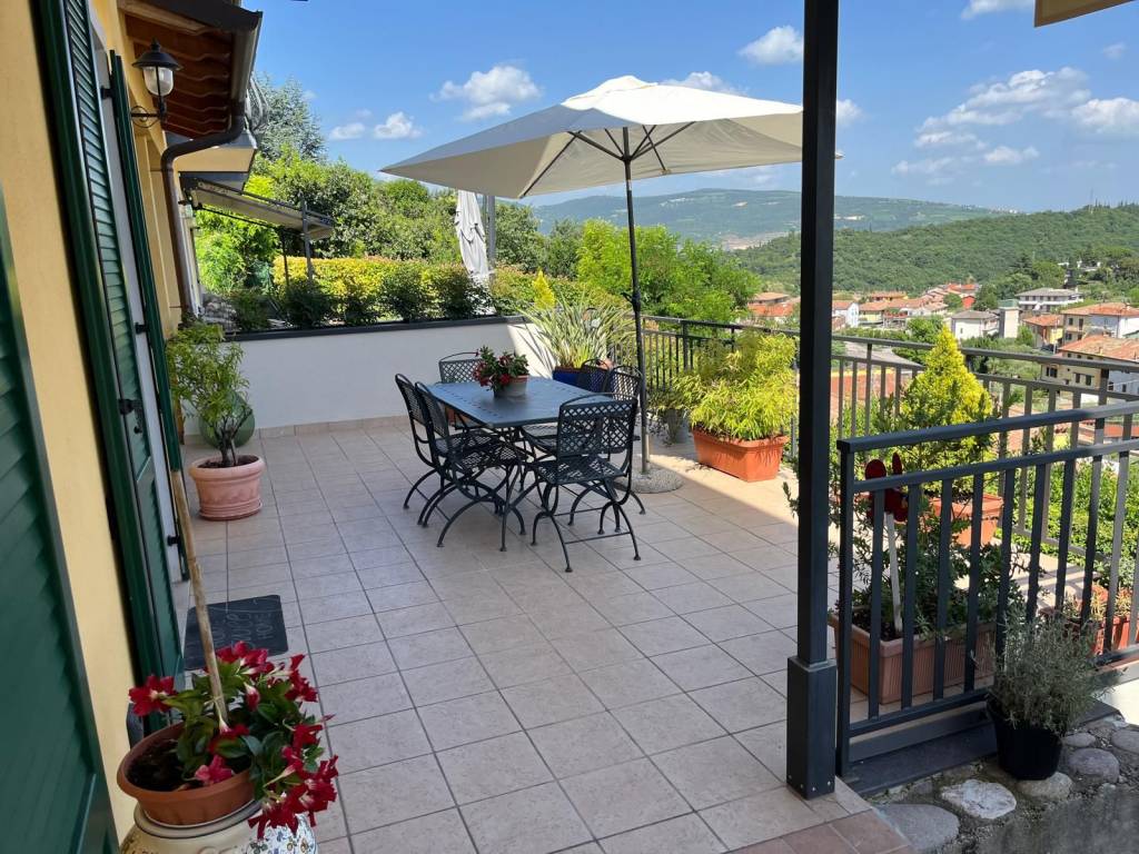 Villa a Cavaion veronese in Via Pozzo dell'Amore, 28 - Foto 2