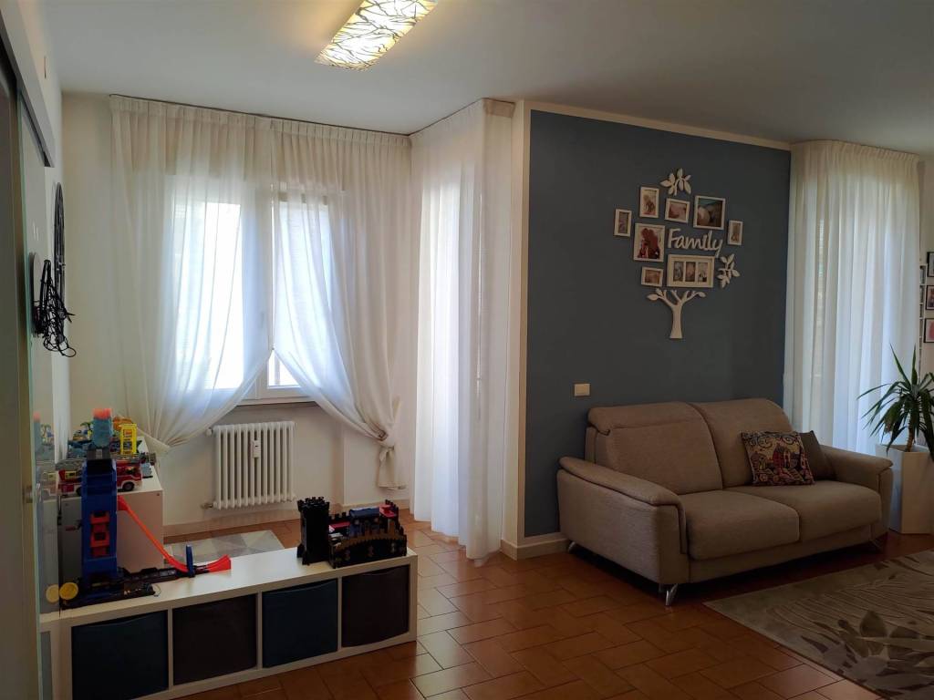 Appartamento a Livorno in Via Medaglie D` Oro Della Resistenza, 22 - Foto 2