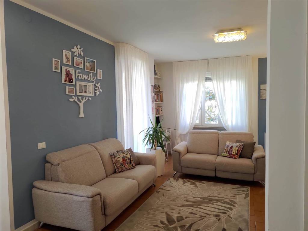 Appartamento a Livorno in Via Medaglie D` Oro Della Resistenza, 22 - Foto 3