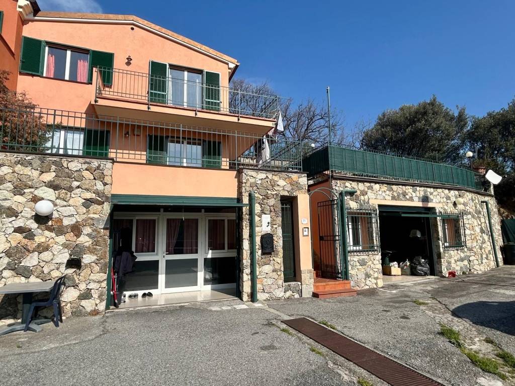 Villetta a schiera a Albissola marina in Via Poggio del Sole - Foto 2