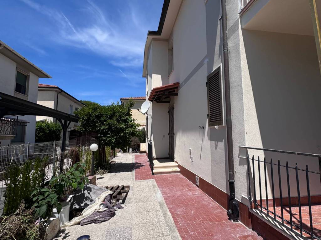 Appartamento a Cecina in Via Volturno - Foto 2