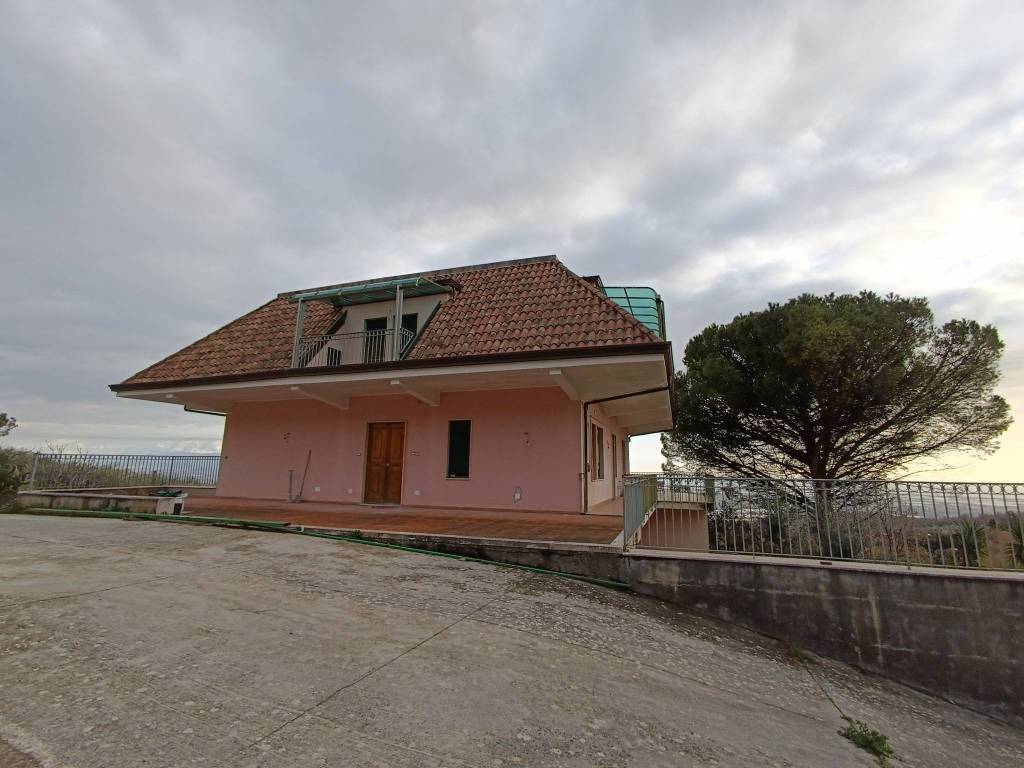 Villa a Montecorvino pugliano in Via Fontana Vecchia - Foto 2