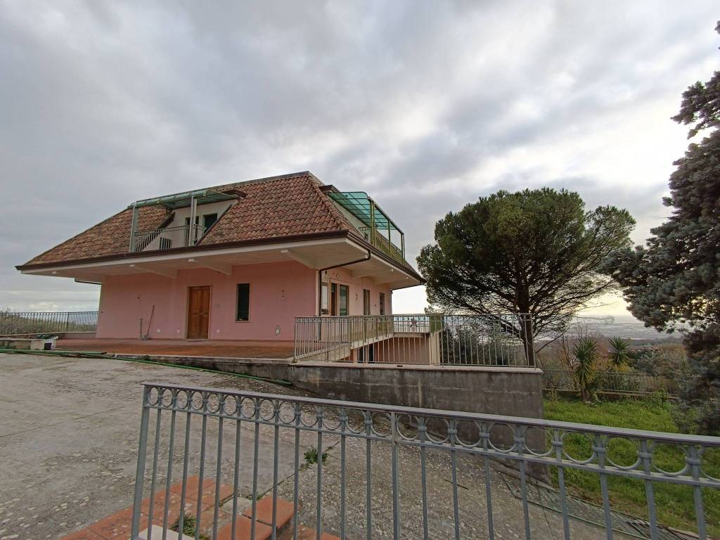 Villa a Montecorvino pugliano in Via Fontana Vecchia - Foto 3