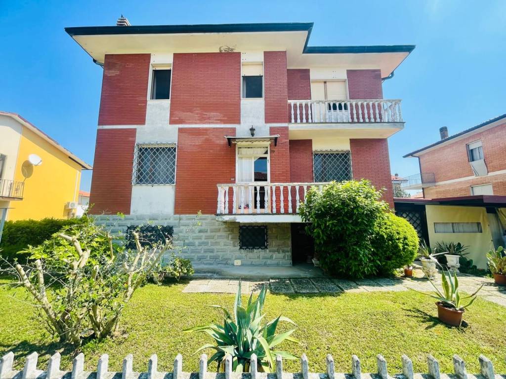 Casa indipendente a Ferrara in Via Luciano Carlotti - Foto 3