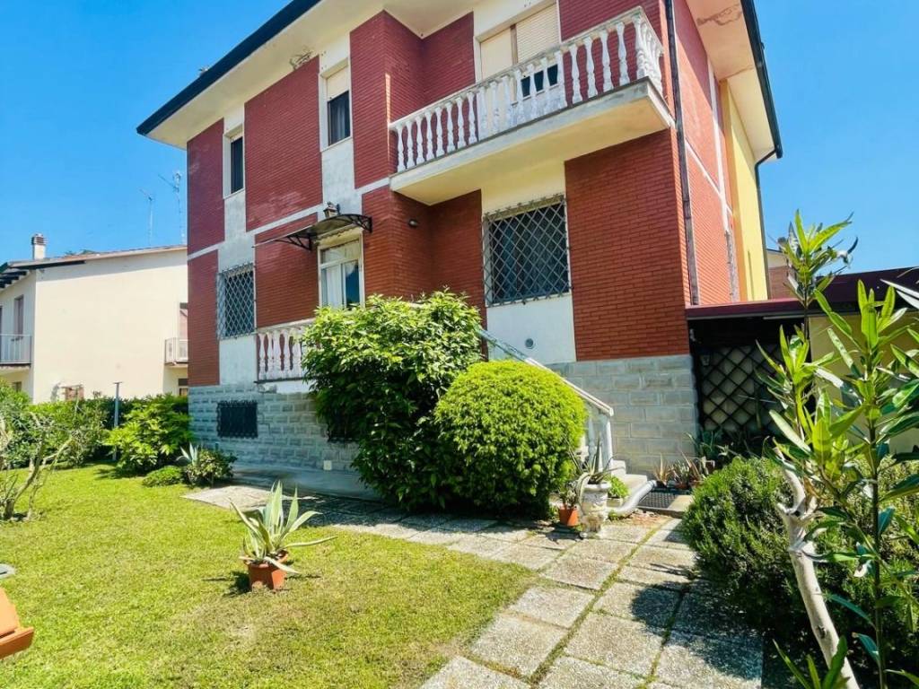 Casa indipendente a Ferrara in Via Luciano Carlotti - Foto 5