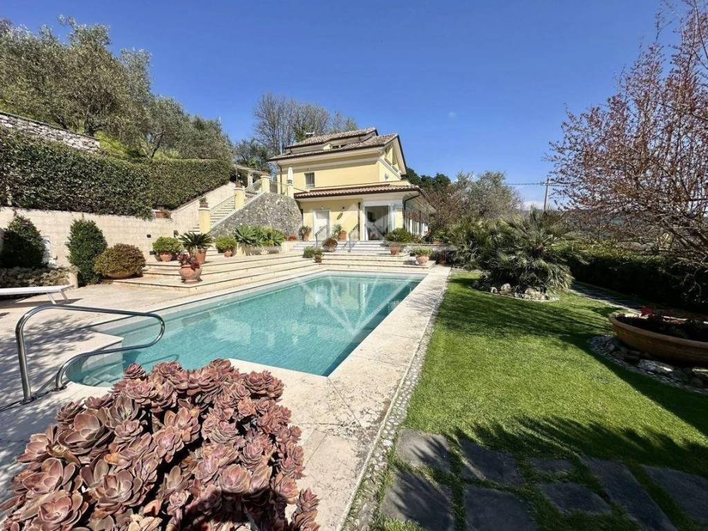 Villa a Castelnuovo magra in Via Provinciale, , 227 - Foto 2