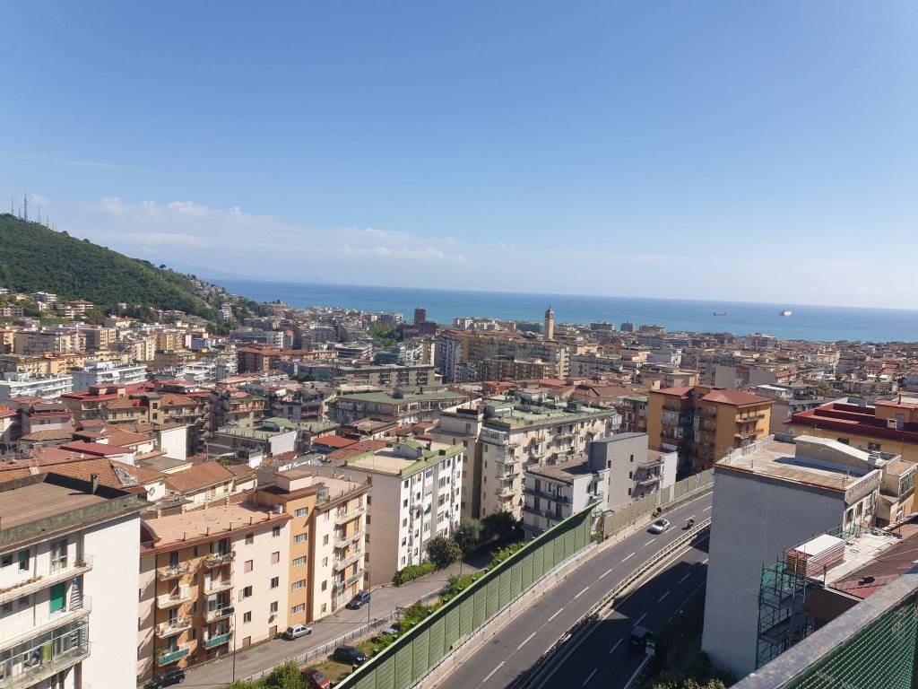 Appartamento a Salerno in Via Giuseppe De Caro, 14 - Foto 3
