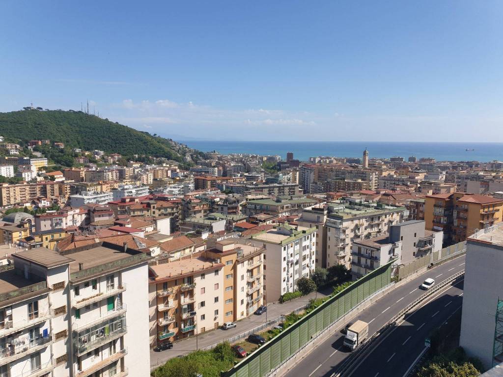 Appartamento a Salerno in Via Giuseppe De Caro, 14 - Foto 4