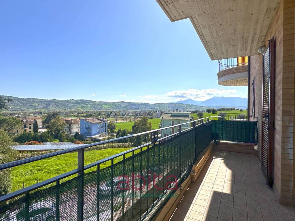 Appartamento a Monsampolo del tronto in Via ugo Foscolo, 14 - Foto 2