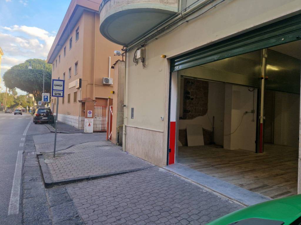 Box / garage a Salerno in Via Porto, 7 - Foto 4