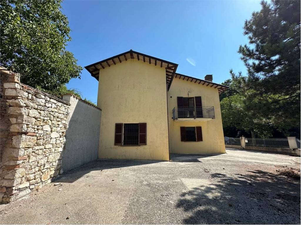 Villa a Nocera umbra in Località Serre Mosciano - Foto 2