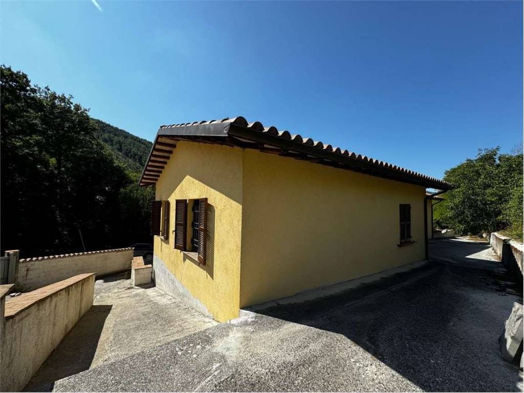 Villa a Nocera umbra in Località Serre Mosciano - Foto 4