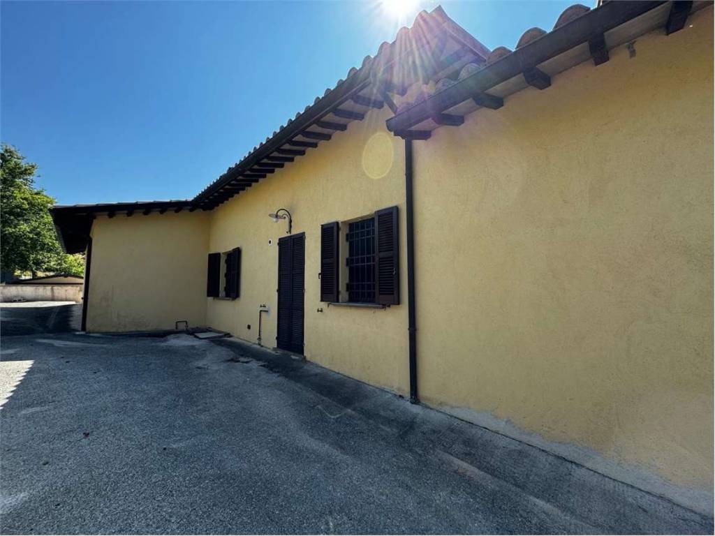 Villa a Nocera umbra in Località Serre Mosciano - Foto 5