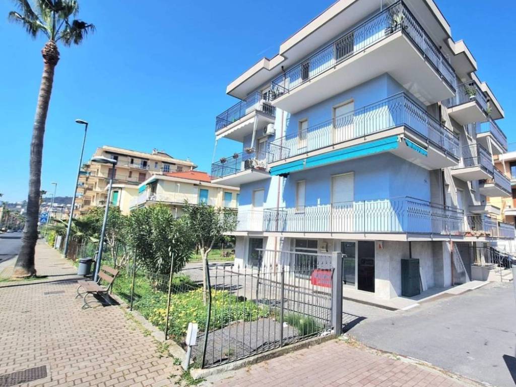 Box / garage a Pietra ligure in Viale della Repubblica, 138 - Foto 5