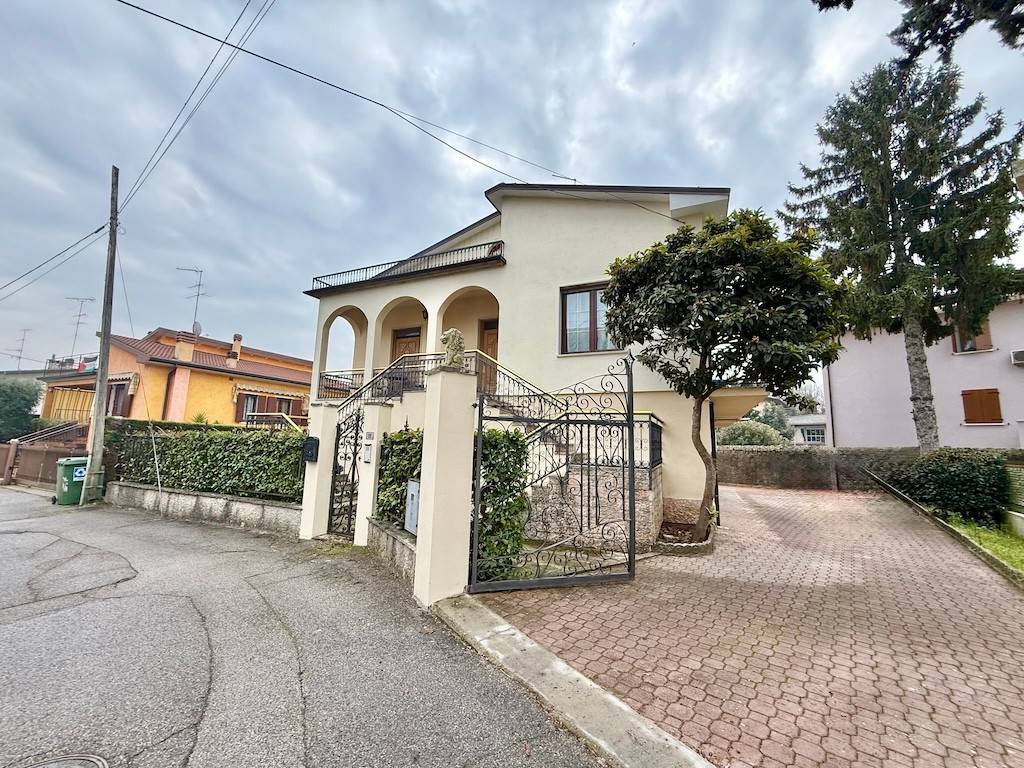 Villa a Ponti sul mincio in Via IV Novembre - Foto 3