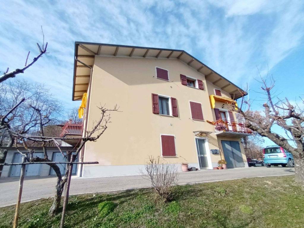 Villa a Castelnovo ne' monti in Via Casale - Foto 2