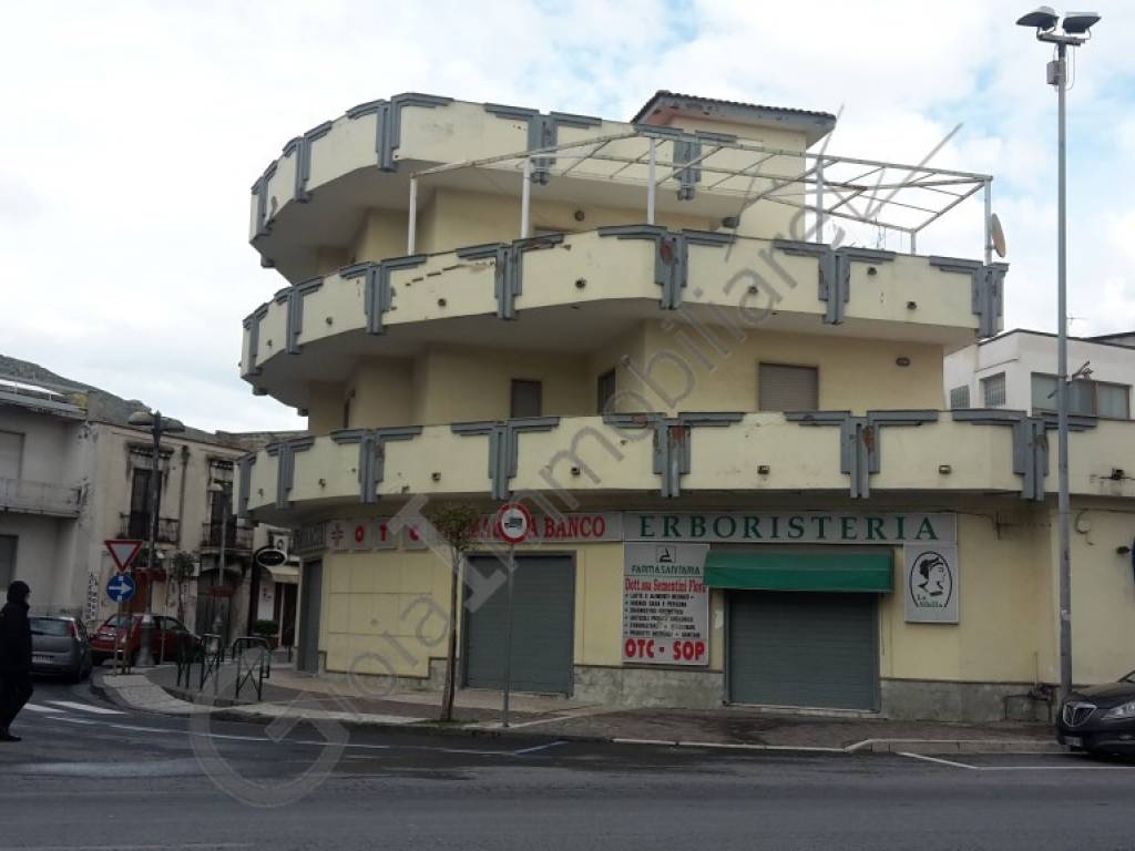 Appartamento a Mondragone in Viale Margherita, 20 - Foto 2