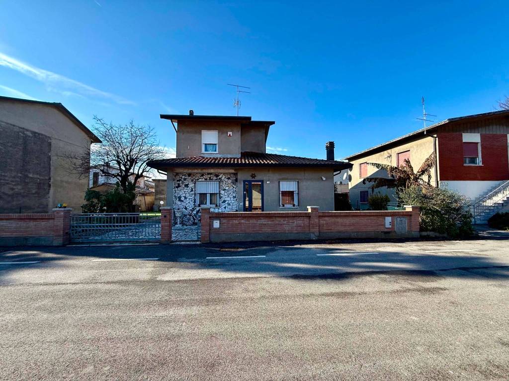 Villa a Argenta in Via Claudio Treves, 6 - Foto 2