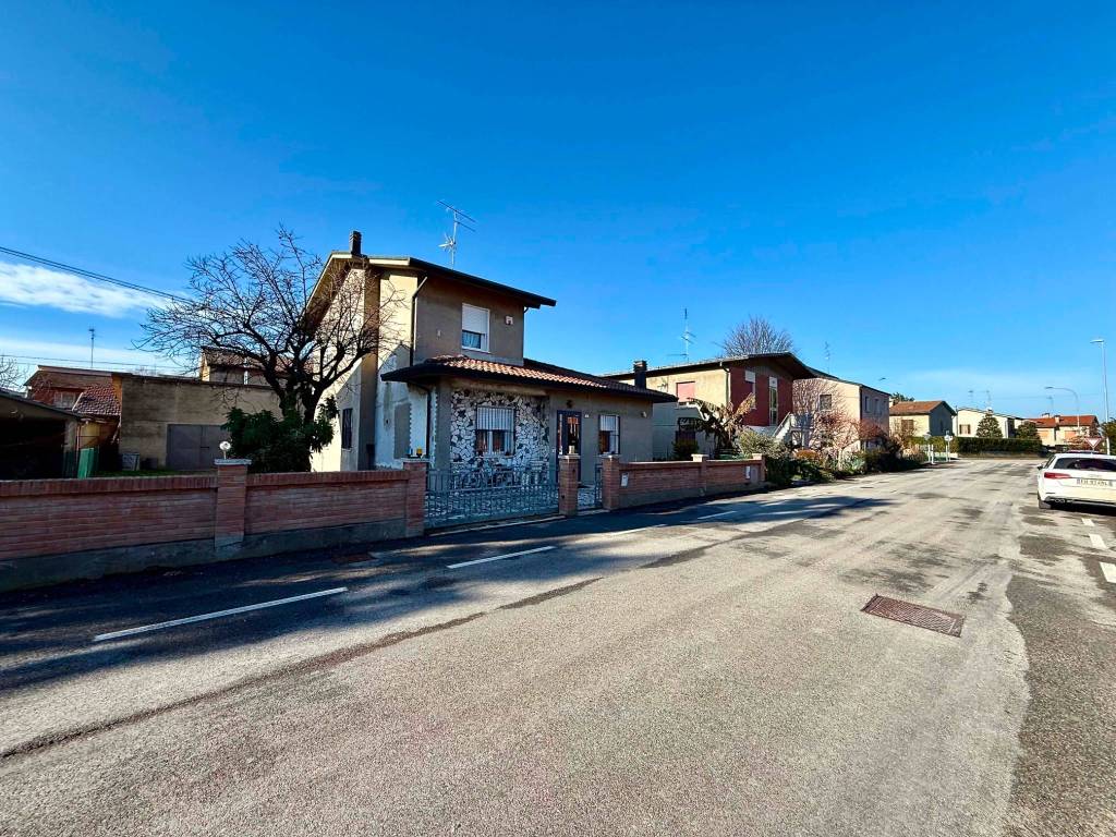 Villa a Argenta in Via Claudio Treves, 6 - Foto 3