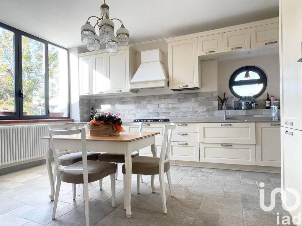 Villa a San giuliano terme in Via BONAVENTURA CAVALIERI, 31 - Foto 4
