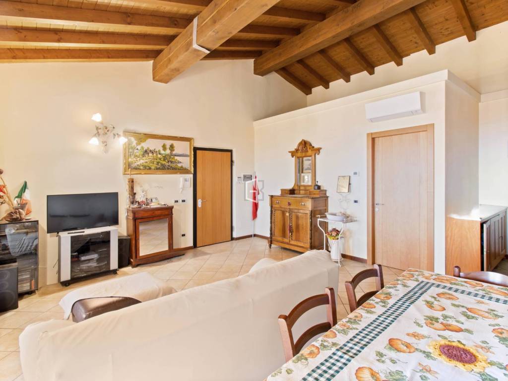 Appartamento a Polpenazze del garda in Via Lago Lucone, 8 - Foto 4