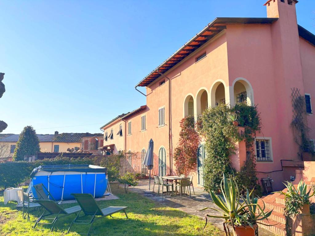 Villa a Lucca in Via dei Bernicchi, 14 - Foto 2