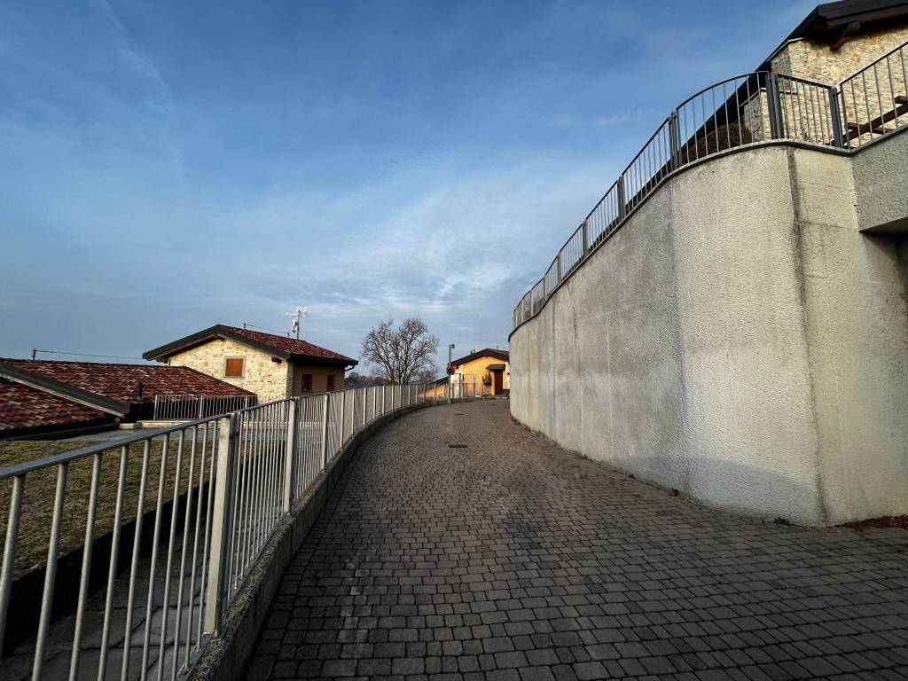 Appartamento a Colle brianza in Via Europa, 16 - Foto 3