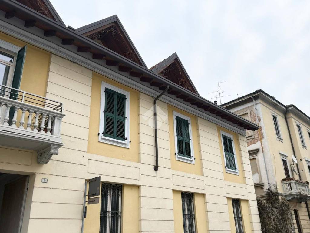Appartamento a Gallarate in Via Giosuè Carducci, 6 - Foto 2