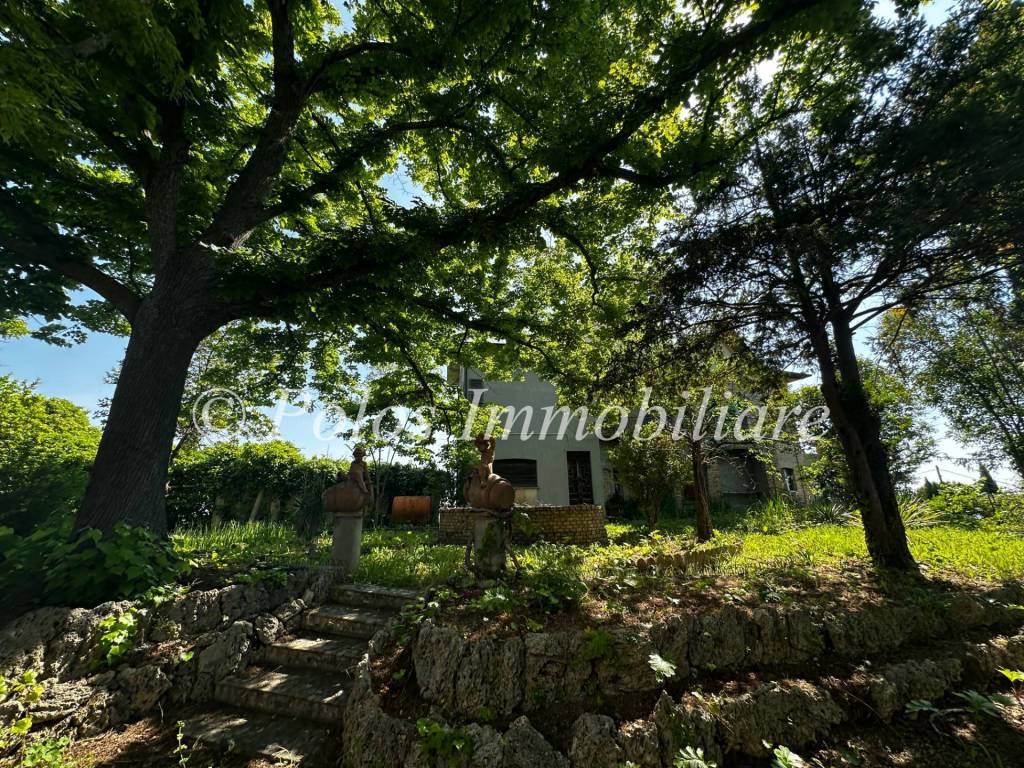 Villa a Montegiorgio in Via Camillo Benso di Cavour - Foto 3
