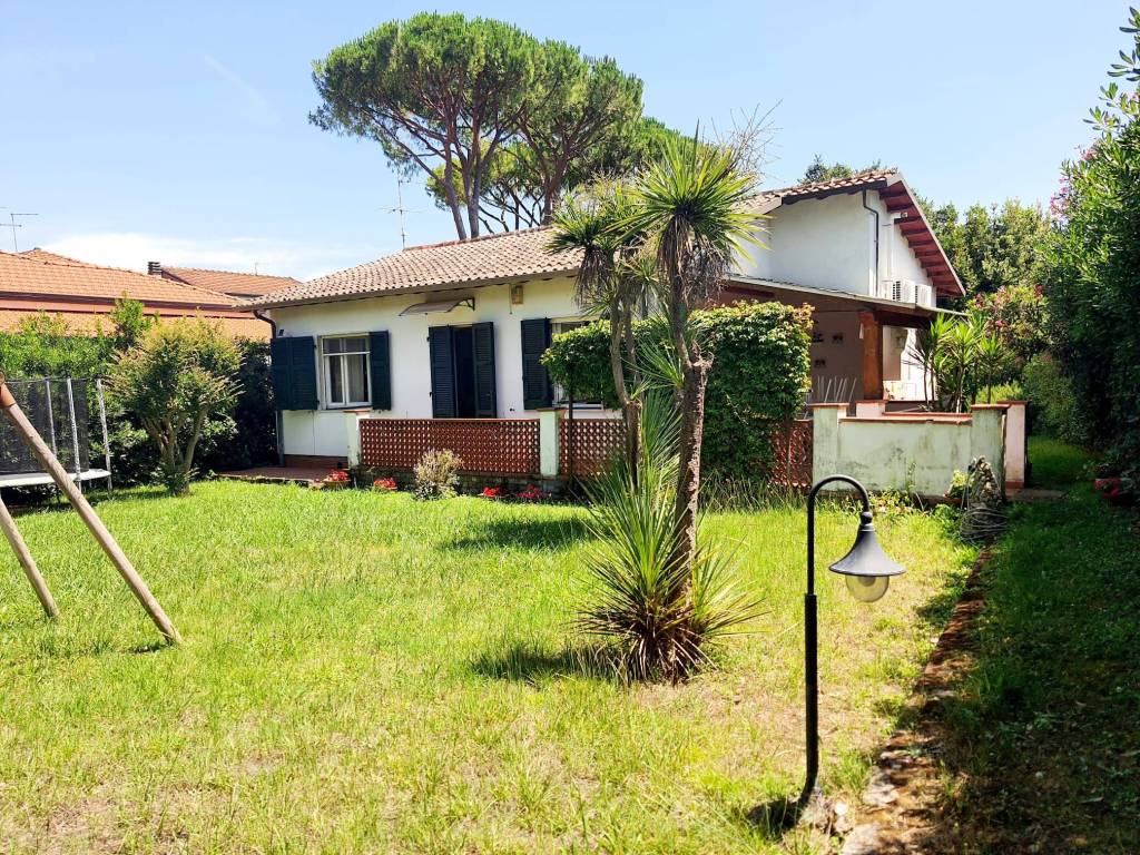 Villa a Ameglia in Via 25 Aprile - Foto 2