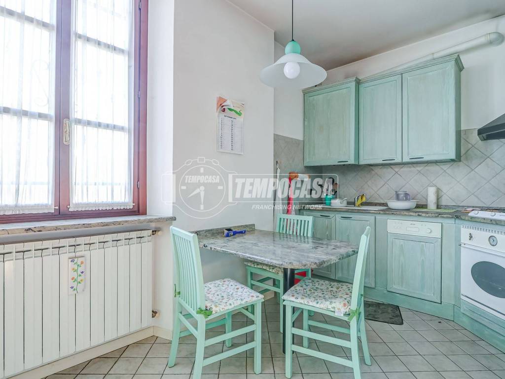 Appartamento a Sesto calende in Via Francesco De Pinedo - Foto 4