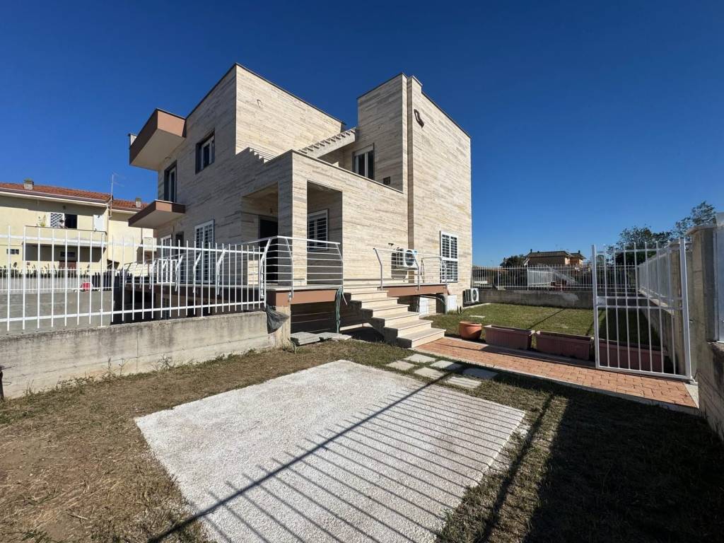 Appartamento a Ardea in Via delle Bighe - Foto 4