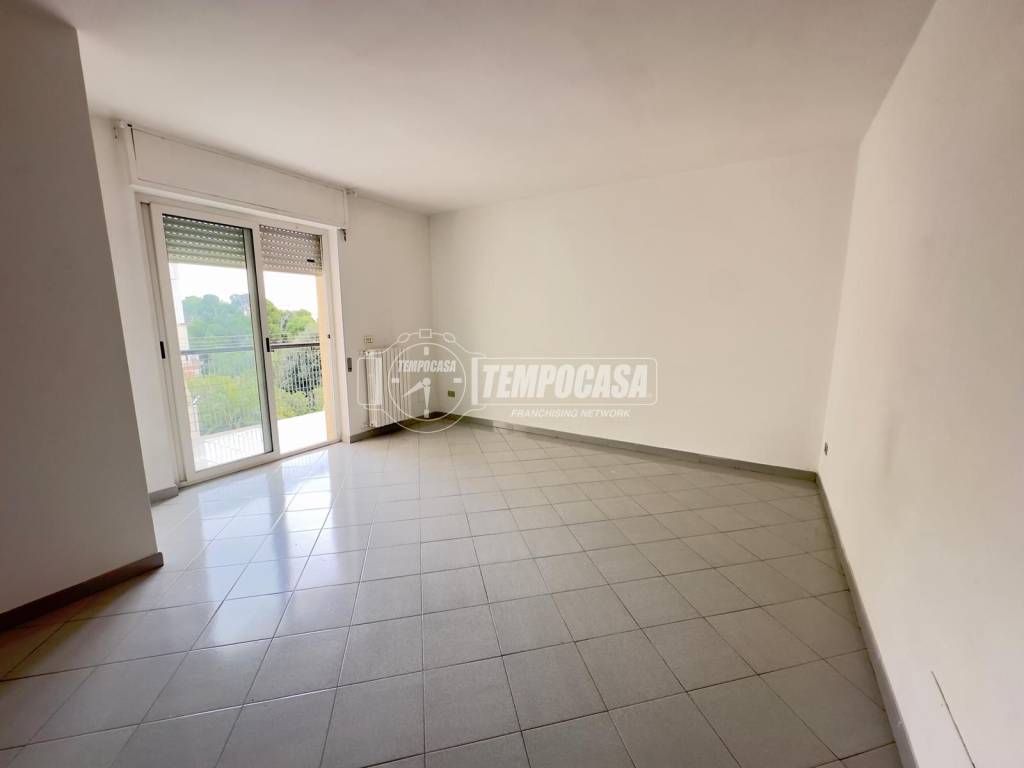 Appartamento a Valenzano in Via papa giovanni xxiii - Foto 4