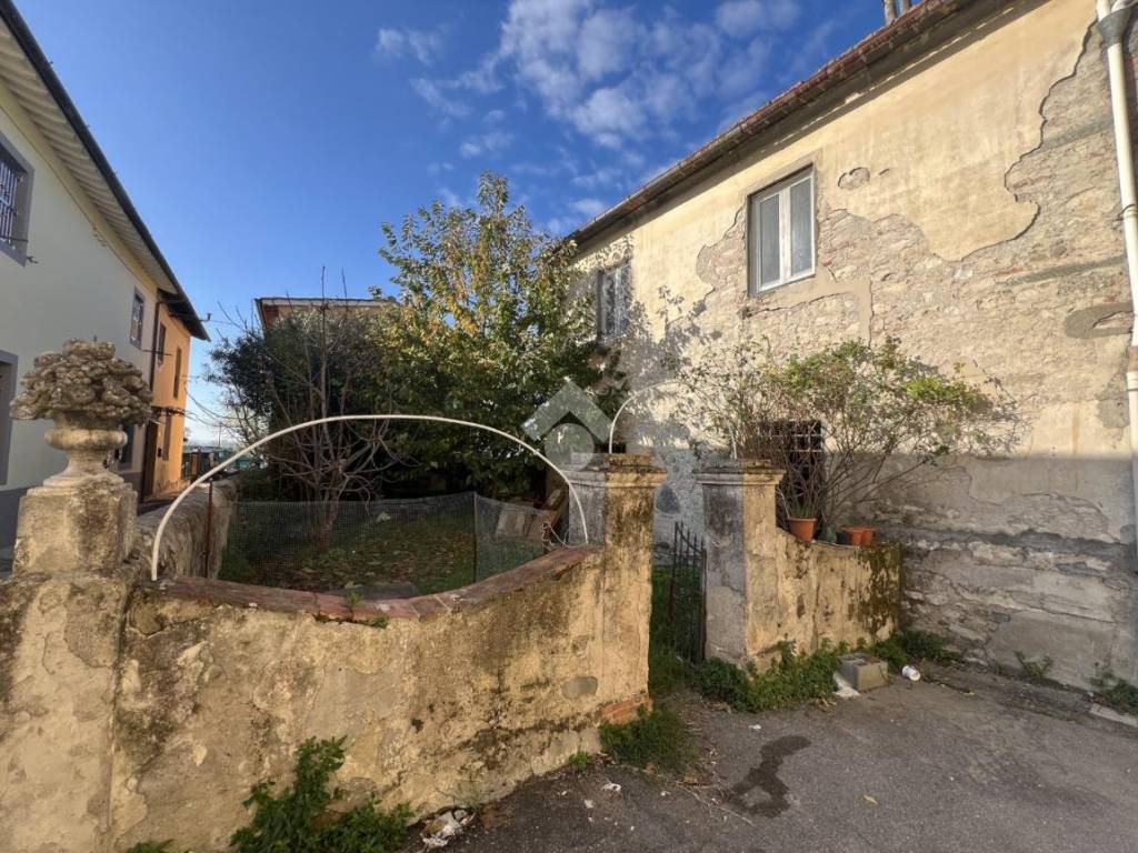 Casa indipendente a Campi bisenzio in Via Centola, 31 - Foto 2