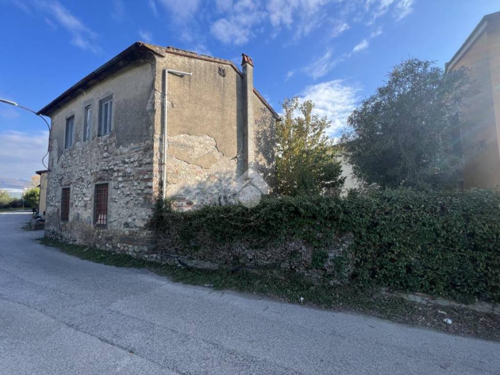 Casa indipendente a Campi bisenzio in Via Centola, 31 - Foto 3