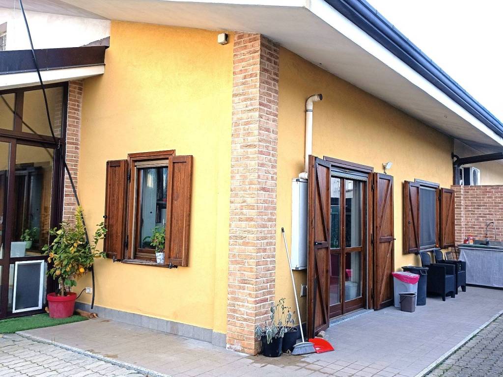 Villa a Leinì in Via Canova Pogliani, 34 - Foto 2