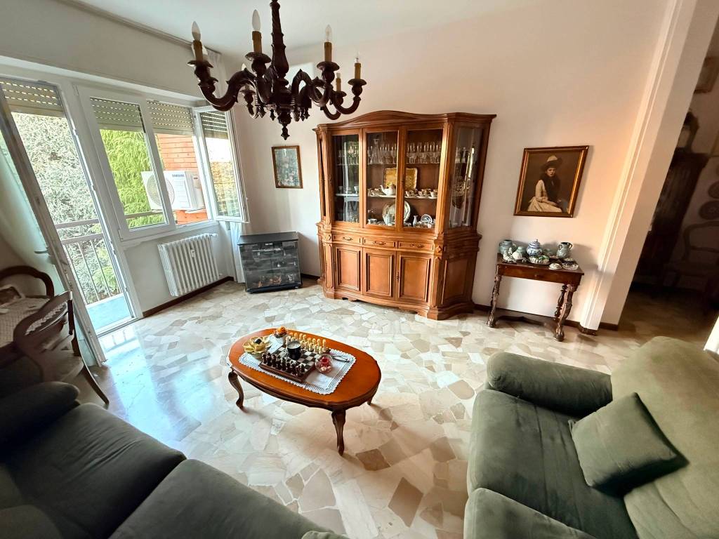 Appartamento a Saronno in Via Enrico Caprera, 5 - Foto 2