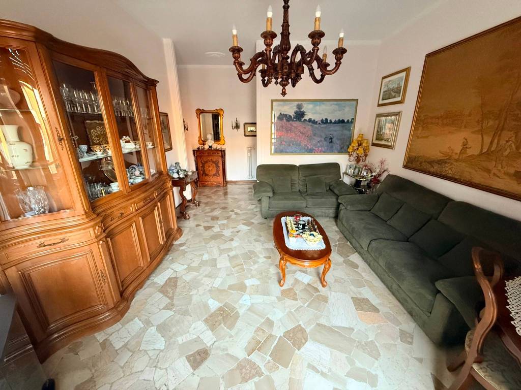 Appartamento a Saronno in Via Enrico Caprera, 5 - Foto 3