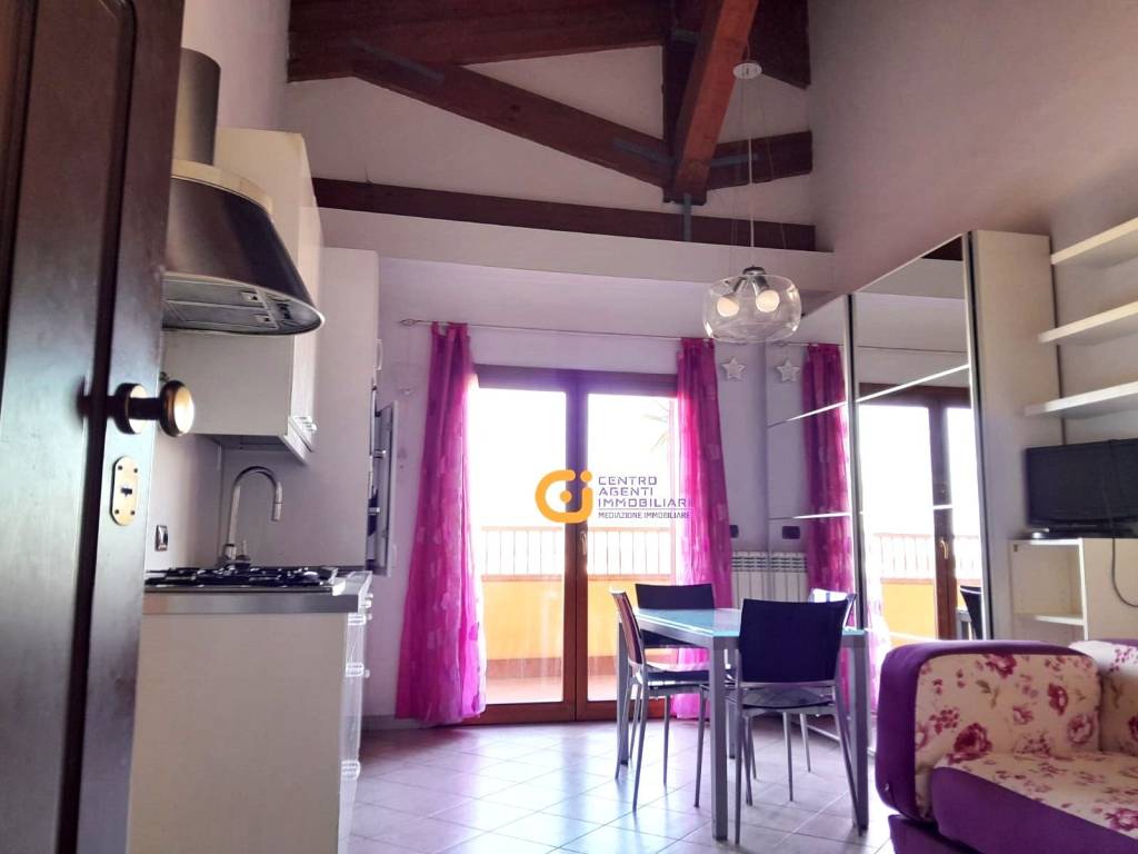 Appartamento a Pomezia in Via Naro - Foto 3