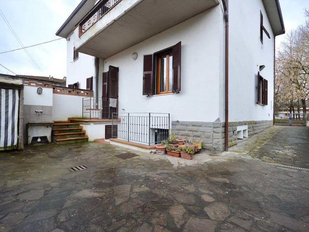 Appartamento a Montevarchi in Via Volga - Foto 2