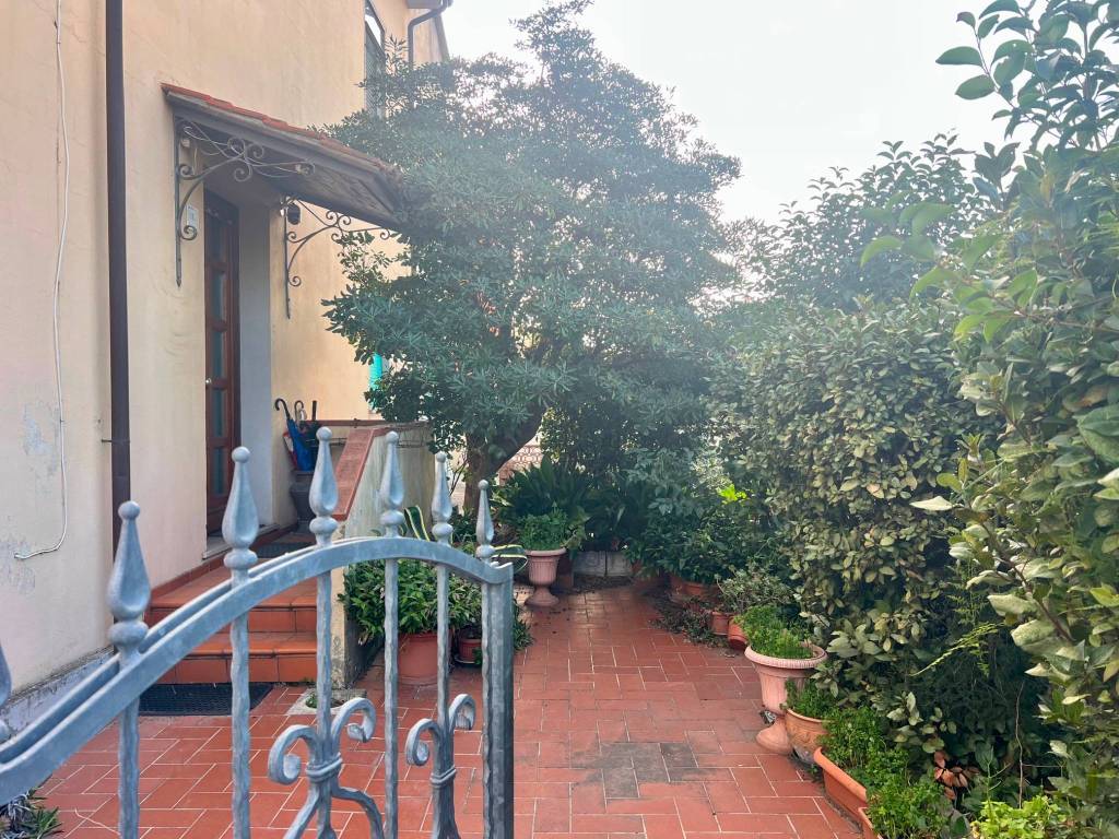 Appartamento a Cecina in Via Po - Foto 2