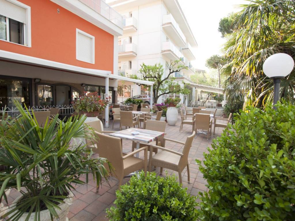 Palazzo / stabile a Cervia in Viale Titano, 19 - Foto 2