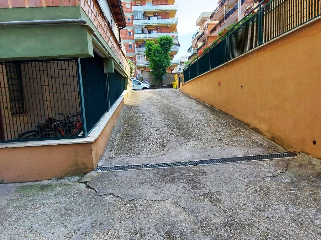 Box / garage a Ladispoli in Via Fiume, 120 - Foto 5