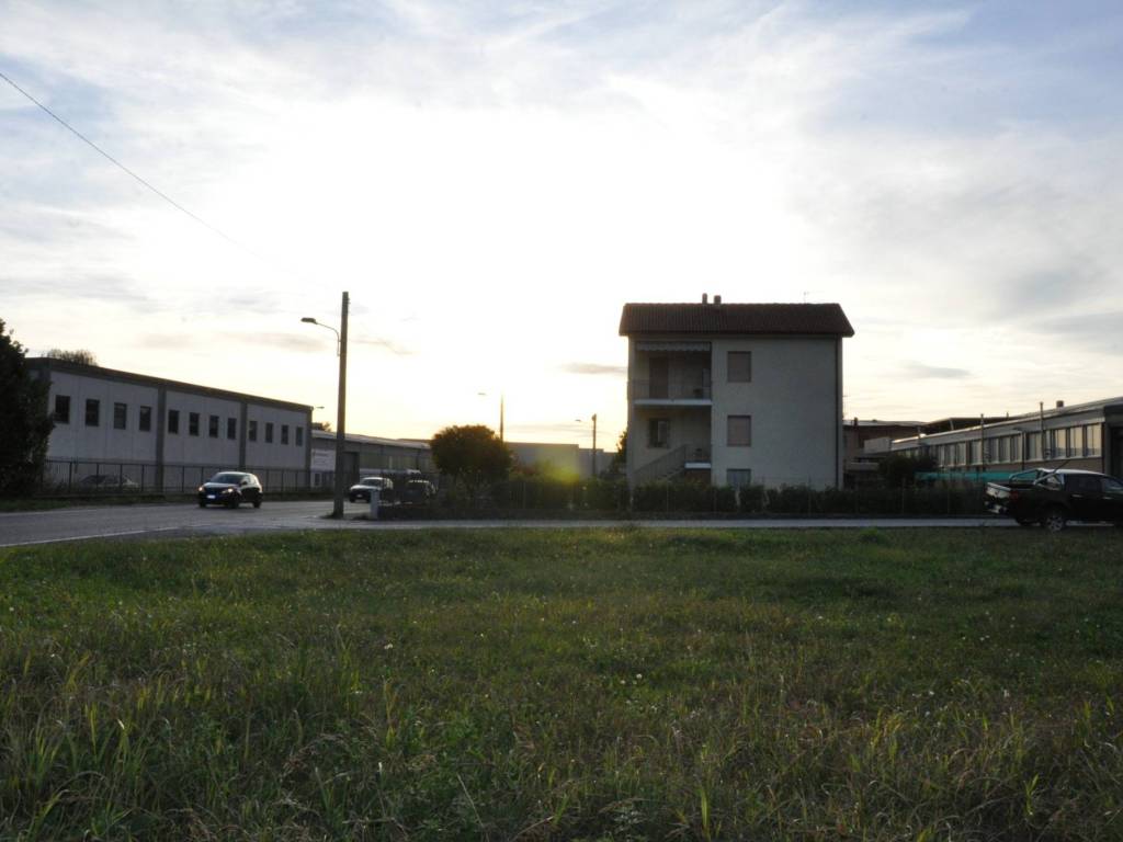 Terreno a Oggiono in Via per Molteno - Foto 2