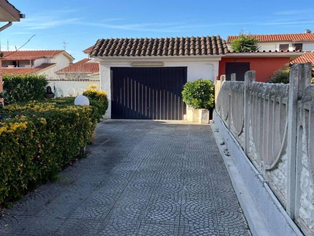 Villa a Ardea in Via Oglio, 61 - Foto 2