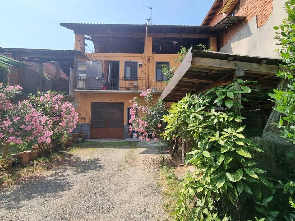 Casa indipendente a Gattinara in Corso Camillo Benso di Cavour, 36 - Foto 2