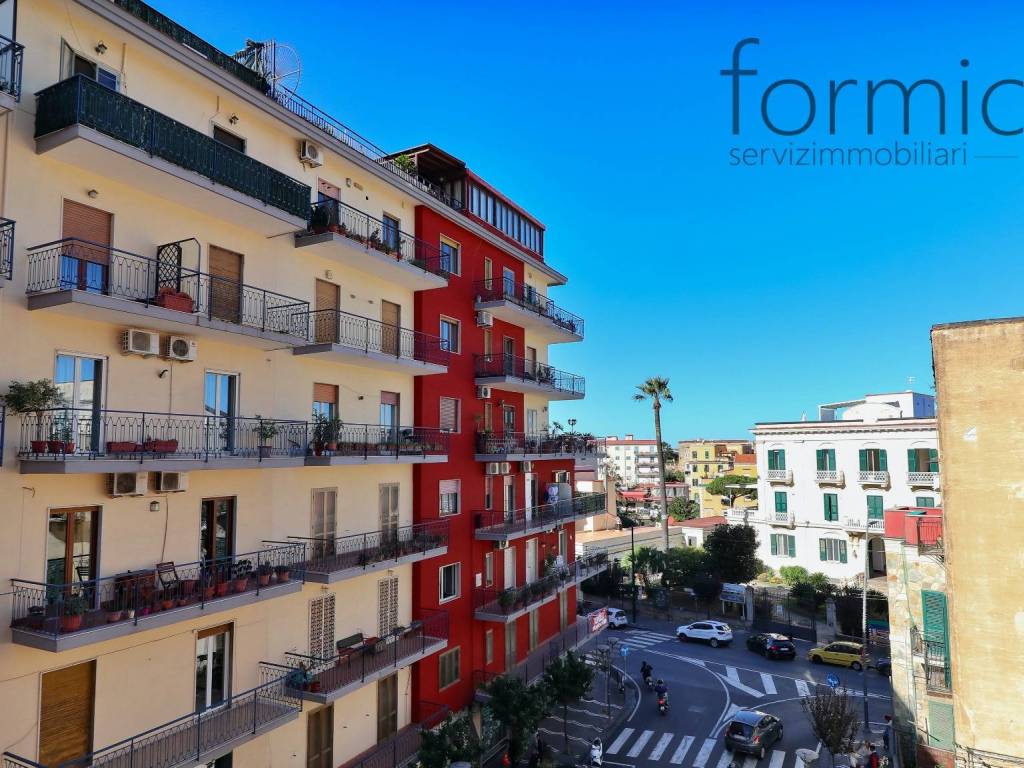 Appartamento a Portici in Viale Tiziano - Foto 3
