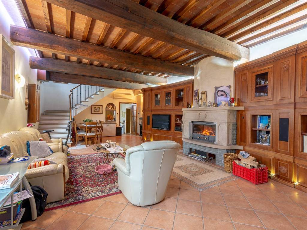 Casa indipendente a Campi bisenzio in Via San Paolo - Foto 1