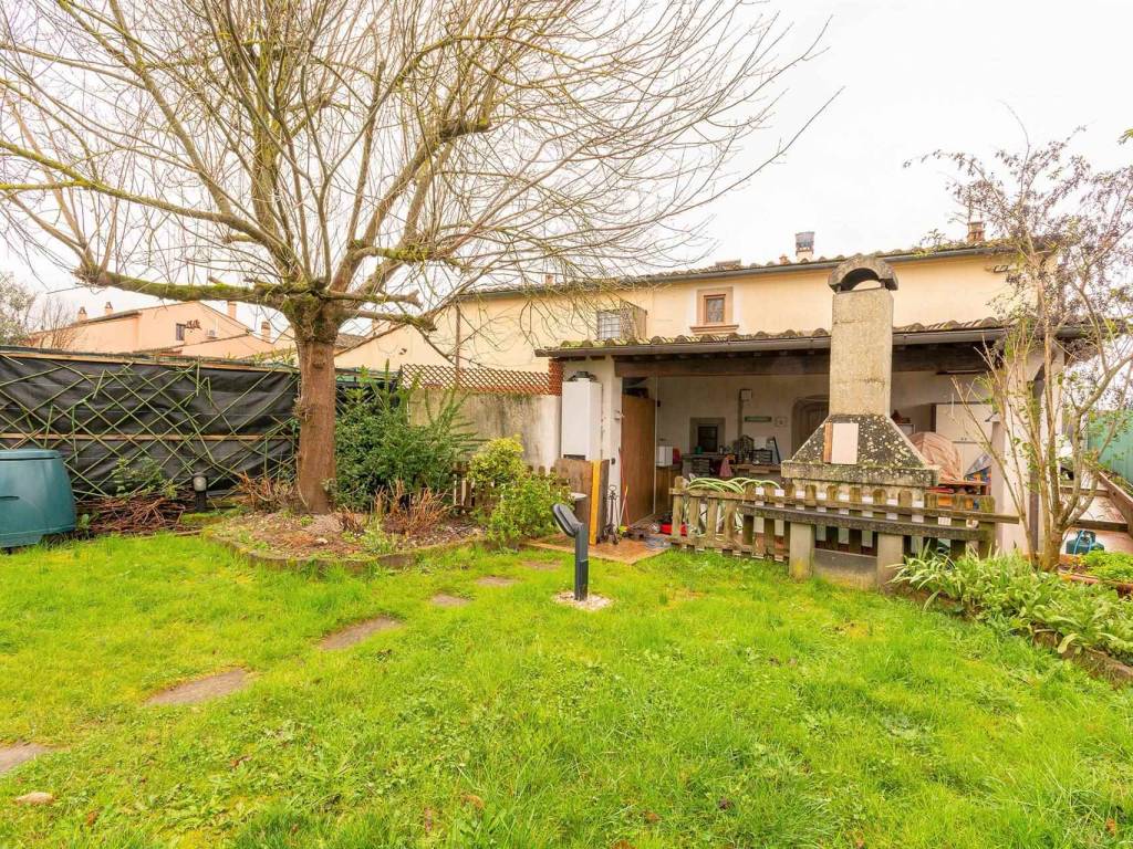 Casa indipendente a Campi bisenzio in Via San Paolo - Foto 2